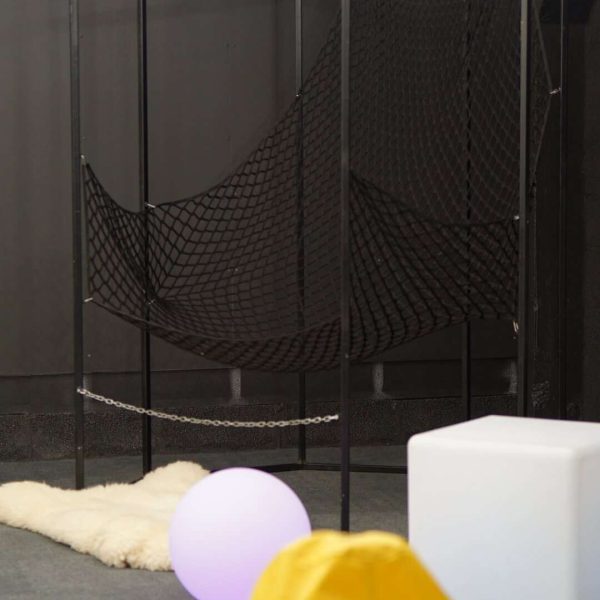 KLIKK centra telpu nomas inventārs – rūtiņdupsis, LED kubi